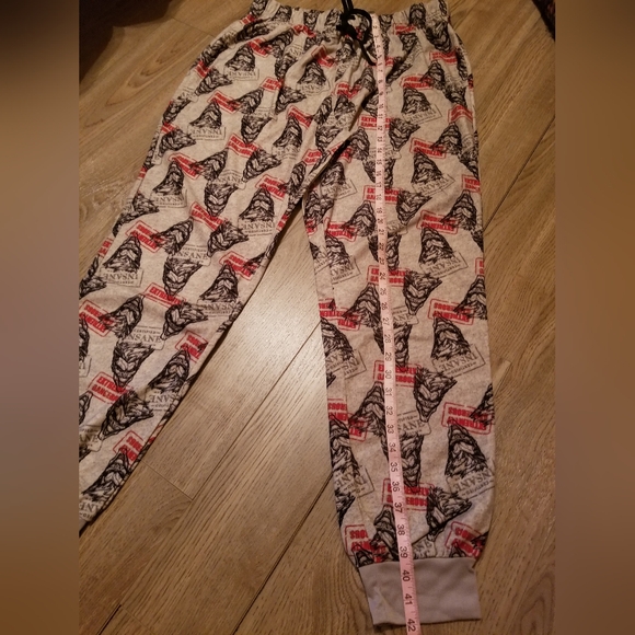 Womens cozy fleece pajama bottoms in red & black Batman foe motif on grey back - Picture 6 of 6